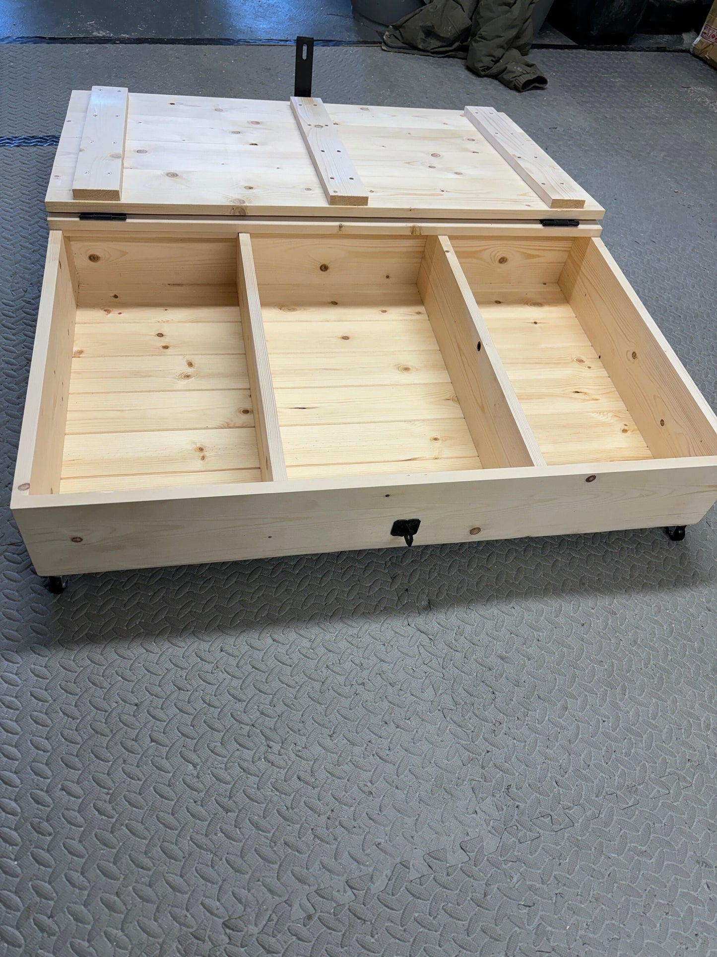 Pine Underbed storage with lid