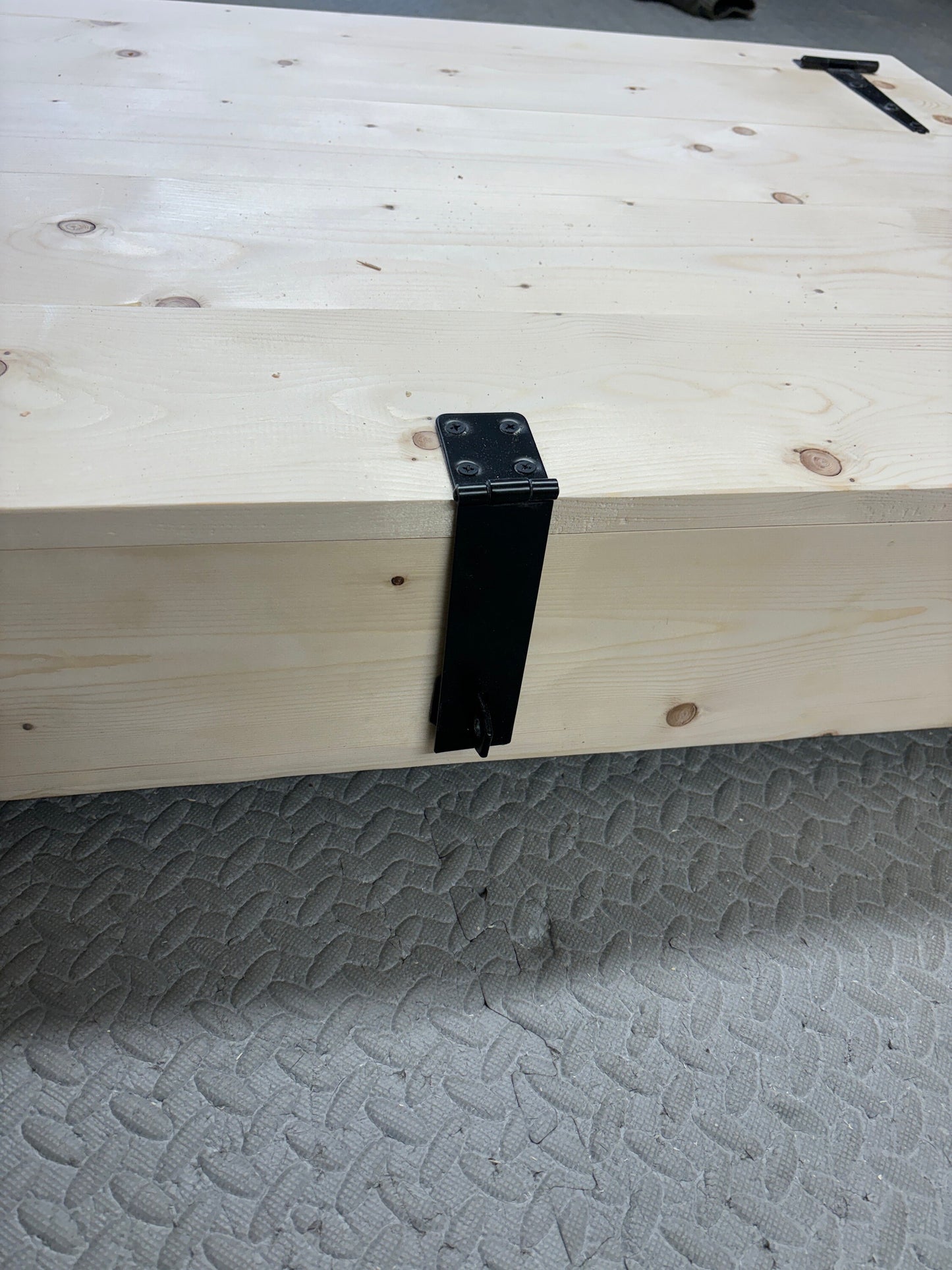 Pine Underbed storage with lid